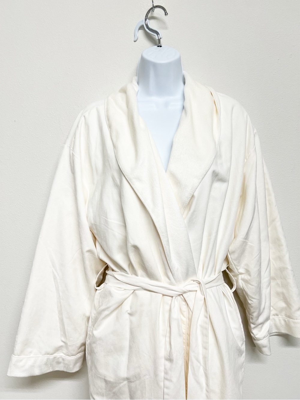 Pottery Barn Home Soft Cream Plush Belted Long Sleeve Lounge Robe Size M - Picture 3 of 7